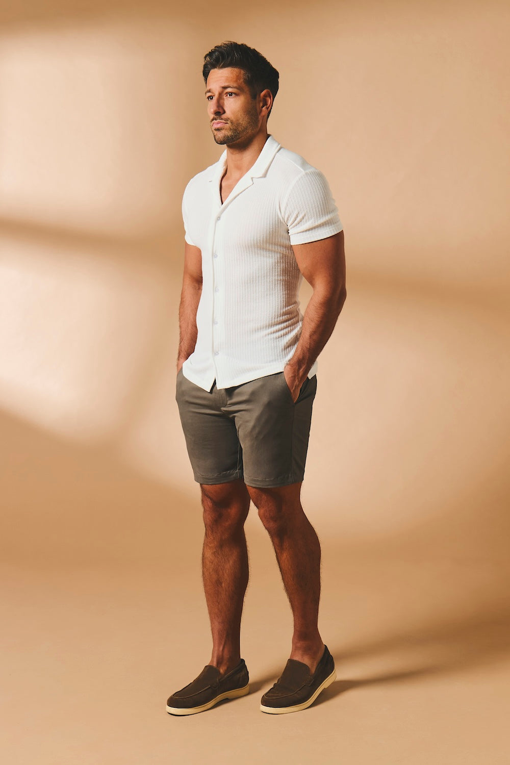 Athletic Fit Stretch Chino Shorts 7" in Mocha