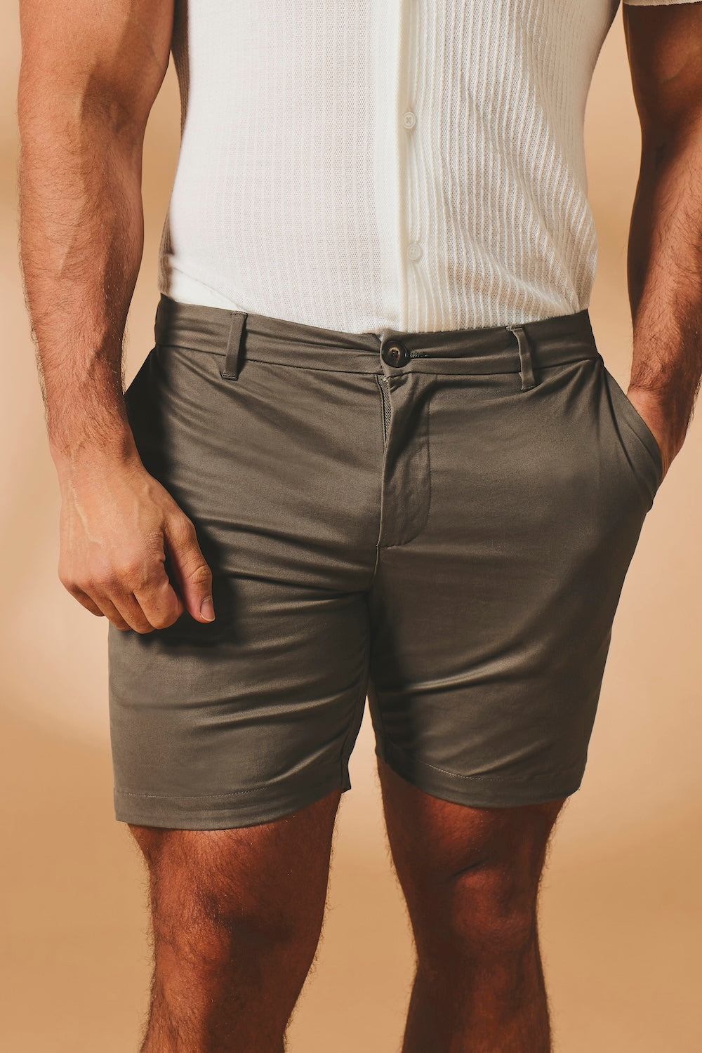 Athletic Fit Stretch Chino Shorts 7" in Mocha
