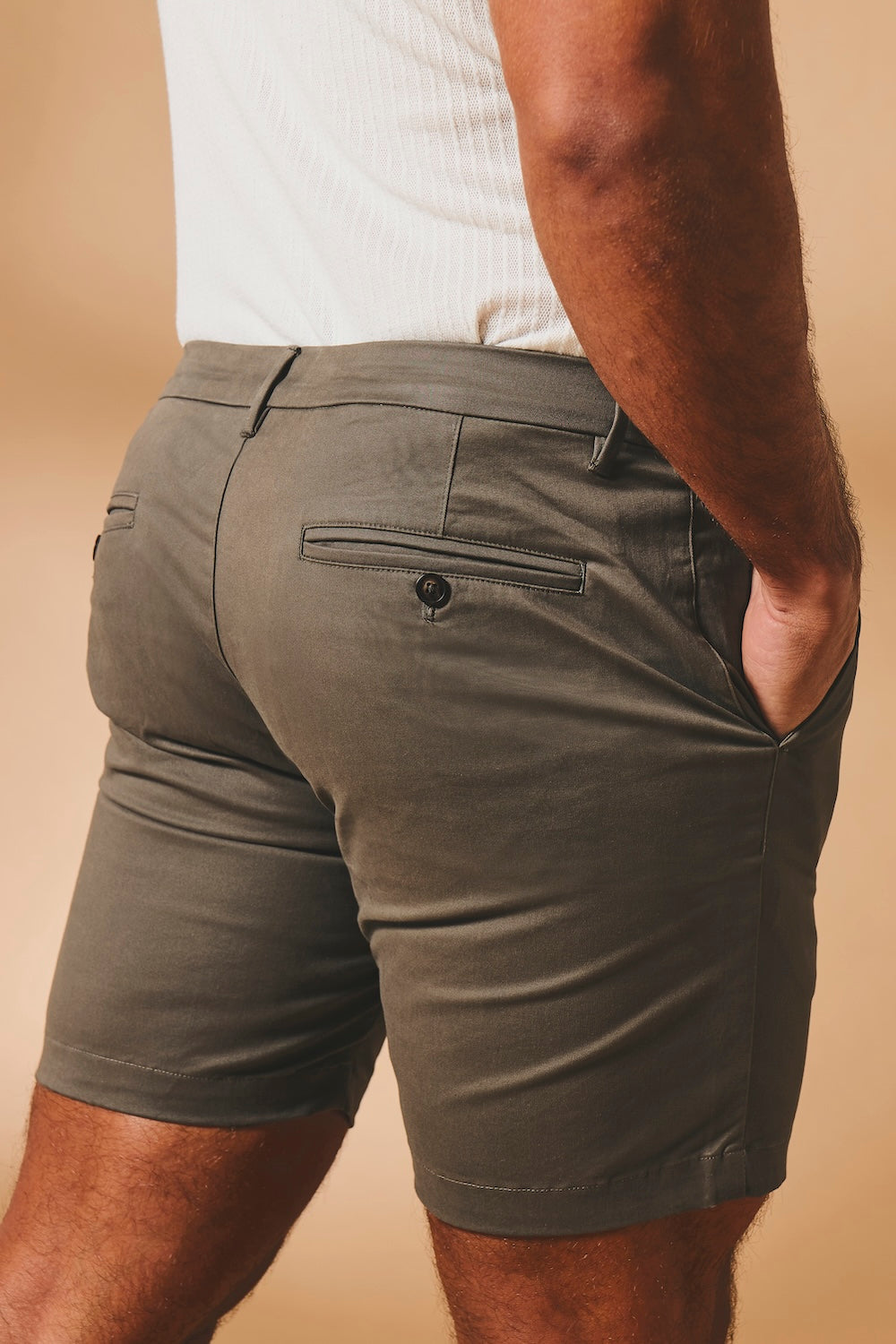 Athletic Fit Stretch Chino Shorts 7" in Mocha